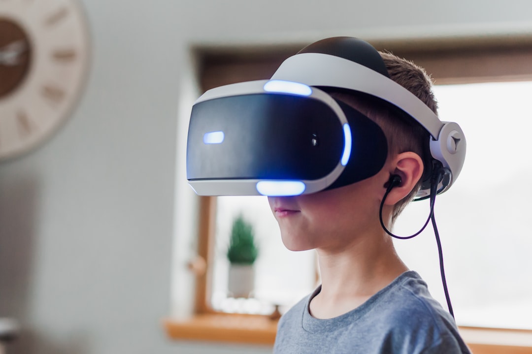boy-wearing-black-and-white-vr-headset-deyfdybvqha